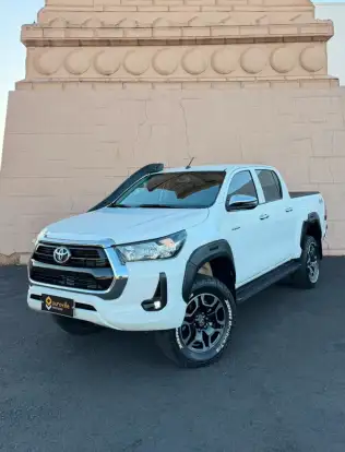 TOYOTA-HILUX-2024