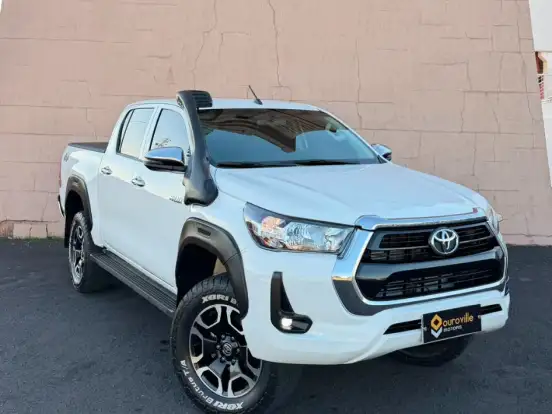 TOYOTA-HILUX-2.8 D-4D TURBO DIESEL CD SRV 4X4 AUTOMÁTICO TOYOTA-HILUX-2024