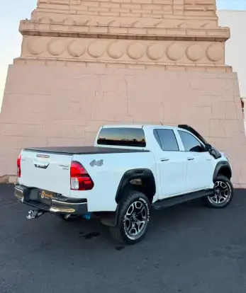 TOYOTA-HILUX-2024