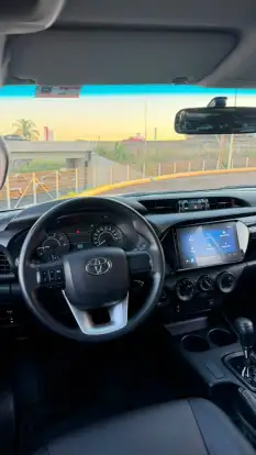 TOYOTA-HILUX-2024