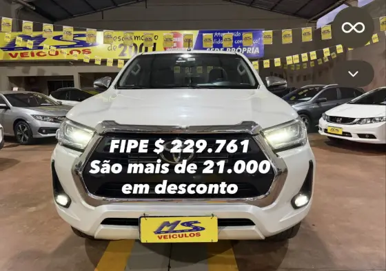 TOYOTA HILUX 2.8 D-4D TURBO DIESEL CD SRX 4X4 AUTOMÁTICO