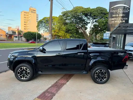 TOYOTA-HILUX-2023