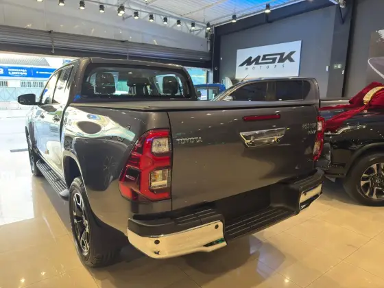 TOYOTA HILUX 2.8 D-4D TURBO DIESEL CD SRX PLUS 4X4 AUTOMÁTICO TOYOTA HILUX 2.8 D-4D TURBO DIESEL CD SRX PLUS 4X4 AUTOMÁTICO