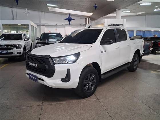 TOYOTA HILUX 2.8 D-4D TURBO DIESEL CD SR 4X4 AUTOMÁTICO