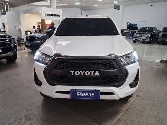 TOYOTA-HILUX-2.8 D-4D TURBO DIESEL CD SR 4X4 AUTOMÁTICO TOYOTA-HILUX-2023