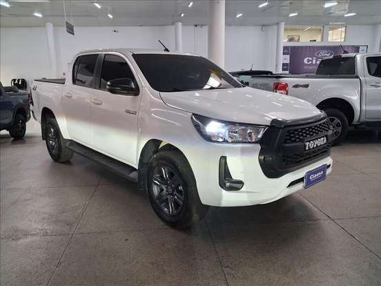 TOYOTA-HILUX-2.8 D-4D TURBO DIESEL CD SR 4X4 AUTOMÁTICO TOYOTA-HILUX-2023