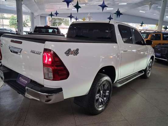 TOYOTA-HILUX-2.8 D-4D TURBO DIESEL CD SR 4X4 AUTOMÁTICO TOYOTA-HILUX-2023