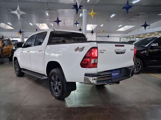 TOYOTA-HILUX-2.8 D-4D TURBO DIESEL CD SR 4X4 AUTOMÁTICO TOYOTA-HILUX-2023