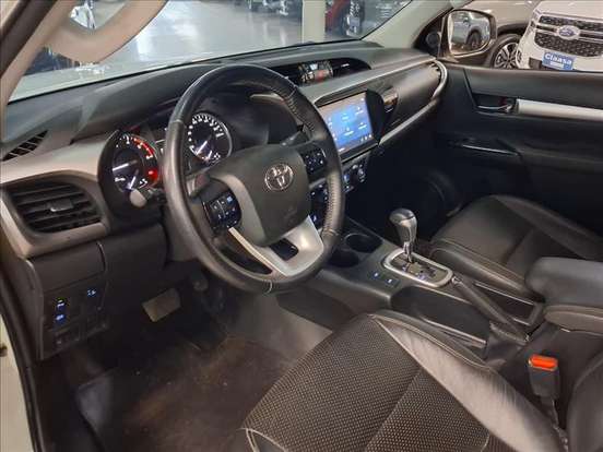 TOYOTA-HILUX-2.8 D-4D TURBO DIESEL CD SR 4X4 AUTOMÁTICO TOYOTA-HILUX-2023