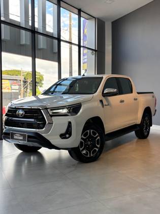 TOYOTA HILUX 2.8 D-4D TURBO DIESEL CD SRX 4X4 AUTOMÁTICO