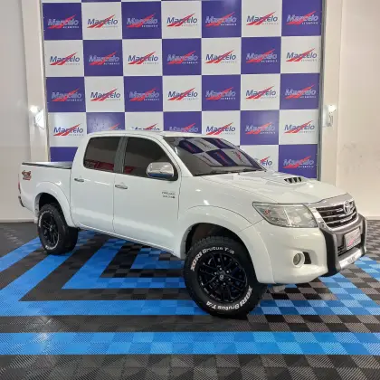 TOYOTA HILUX 3.0 SR 4X4 CD 16V TURBO INTERCOOLER DIESEL 4P AUTOMÁTICO TOYOTA HILUX 3.0 SR 4X4 CD 16V TURBO INTERCOOLER DIESEL 4P AUTOMÁTICO