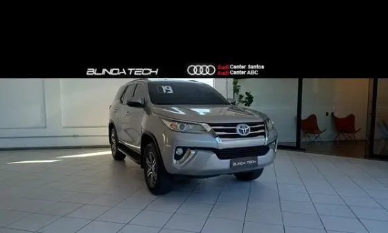 TOYOTA HILUX SW4 2.7 SRV 7 LUGARES 4X2 16V FLEX 4P AUTOMÁTICO TOYOTA HILUX SW4 2.7 SRV 7 LUGARES 4X2 16V FLEX 4P AUTOMÁTICO