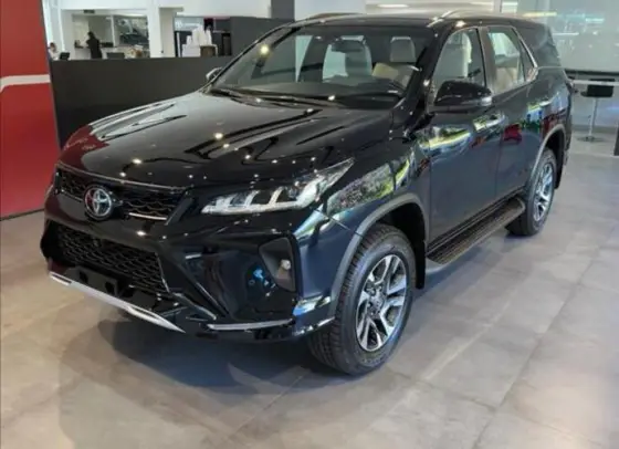 TOYOTA HILUX SW4 2.8 D-4D TURBO DIESEL DIAMOND 7L 4X4 AUTOMÁTICO TOYOTA HILUX SW4 2.8 D-4D TURBO DIESEL DIAMOND 7L 4X4 AUTOMÁTICO