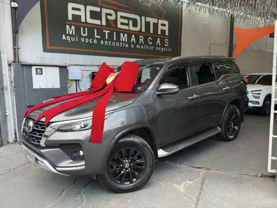 TOYOTA HILUX SW4 2.8 D-4D TURBO DIESEL SRX 7L 4X4 AUTOMÁTICO TOYOTA HILUX SW4 2.8 D-4D TURBO DIESEL SRX 7L 4X4 AUTOMÁTICO