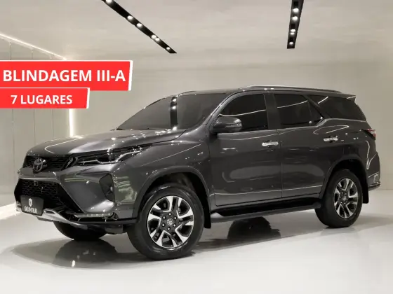 TOYOTA HILUX SW4 2.8 D-4D TURBO DIESEL SRX PLATINUM 7L 4X4 AUTOMÁTICO TOYOTA HILUX SW4 2.8 D-4D TURBO DIESEL SRX PLATINUM 7L 4X4 AUTOMÁTICO