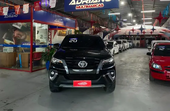 TOYOTA HILUX SW4 2.8 SRX 4X4 7 LUGARES 16V TURBO INTERCOOLER DIESEL 4P AUTOMÁTICO TOYOTA HILUX SW4 2.8 SRX 4X4 7 LUGARES 16V TURBO INTERCOOLER DIESEL 4P AUTOMÁTICO