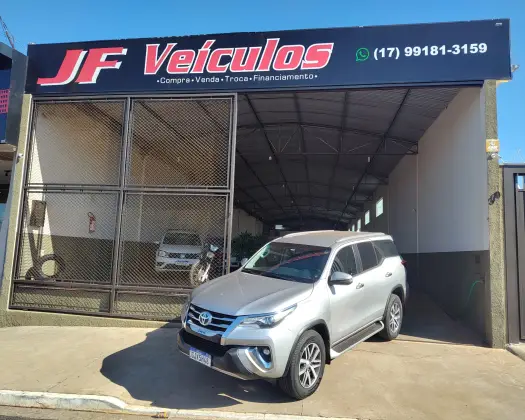 TOYOTA HILUX SW4 2.8 SRX 4X4 7 LUGARES 16V TURBO INTERCOOLER DIESEL 4P AUTOMÁTICO TOYOTA HILUX SW4 2.8 SRX 4X4 7 LUGARES 16V TURBO INTERCOOLER DIESEL 4P AUTOMÁTICO