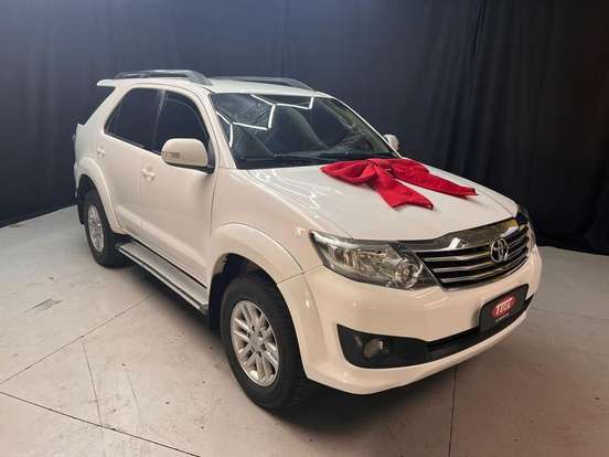 TOYOTA-HILUX SW4-2014