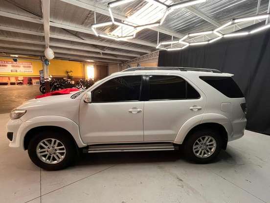 TOYOTA-HILUX SW4-2014