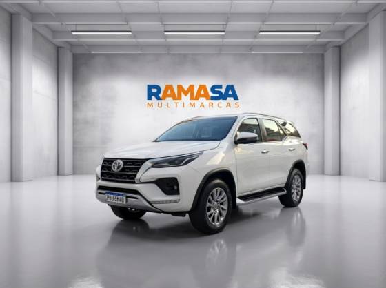 TOYOTA HILUX SW4 2.8 D-4D TURBO DIESEL SRX 4X4 AUTOMÁTICO