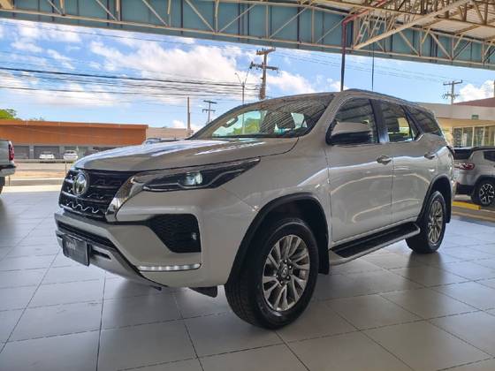 TOYOTA HILUX SW4 2.8 D-4D TURBO DIESEL SRX 7L 4X4 AUTOMÁTICO