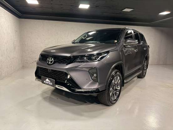TOYOTA-HILUX SW4-2.8 D-4D TURBO DIESEL SRX PLATINUM 7L 4X4 AUTOMÁTICO TOYOTA-HILUX SW4-2024