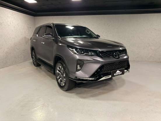 TOYOTA-HILUX SW4-2.8 D-4D TURBO DIESEL SRX PLATINUM 7L 4X4 AUTOMÁTICO TOYOTA-HILUX SW4-2024