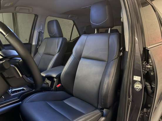 TOYOTA-HILUX SW4-2.8 D-4D TURBO DIESEL SRX PLATINUM 7L 4X4 AUTOMÁTICO TOYOTA-HILUX SW4-2024