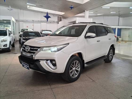 TOYOTA HILUX SW4 2.8 SRX 4X4 7 LUGARES 16V TURBO INTERCOOLER DIESEL 4P AUTOMÁTICO
