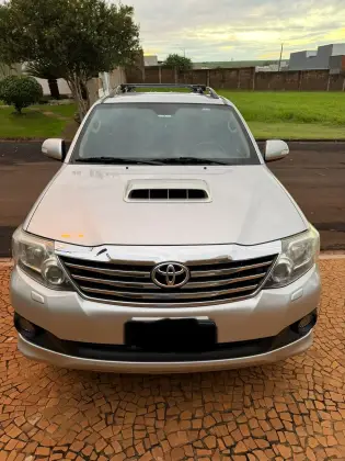 TOYOTA HILUX SW4 3.0 SRV 4X4 7 LUGARES 16V TURBO INTERCOOLER DIESEL 4P AUTOMÁTICO TOYOTA HILUX SW4 3.0 SRV 4X4 7 LUGARES 16V TURBO INTERCOOLER DIESEL 4P AUTOMÁTICO