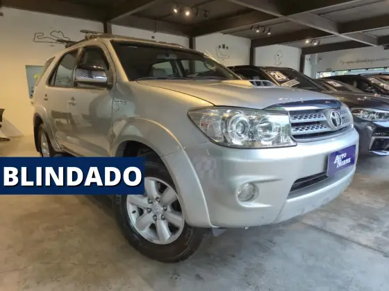 TOYOTA HILUX SW4 3.0 SRV 4X4 7 LUGARES 16V TURBO INTERCOOLER DIESEL 4P AUTOMÁTICO