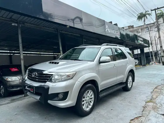 TOYOTA HILUX SW4 3.0 SRV 4X4 7 LUGARES 16V TURBO INTERCOOLER DIESEL 4P AUTOMÁTICO TOYOTA HILUX SW4 3.0 SRV 4X4 7 LUGARES 16V TURBO INTERCOOLER DIESEL 4P AUTOMÁTICO