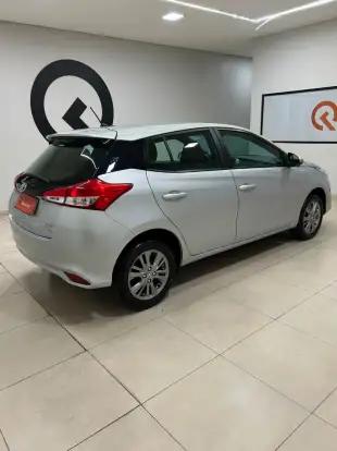 TOYOTA-YARIS-2019