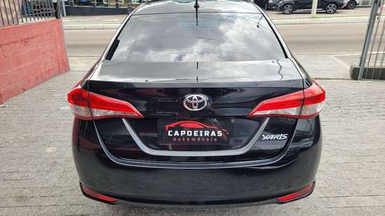 TOYOTA-YARIS-2024