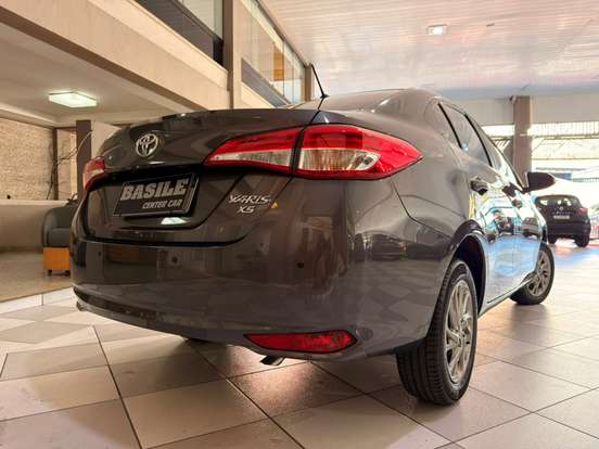 TOYOTA-YARIS-2023