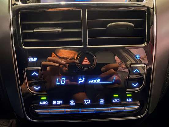 TOYOTA-YARIS-2023