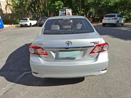 TOYOTA-COROLLA-2011
