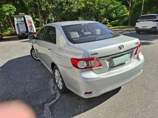 TOYOTA-COROLLA-2011
