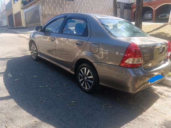 TOYOTA-ETIOS-2018