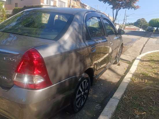 TOYOTA-ETIOS-2018