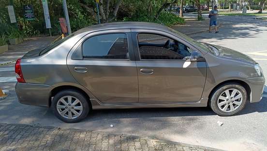 TOYOTA-ETIOS-2018