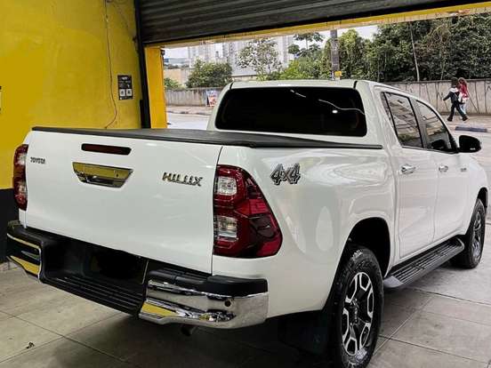 TOYOTA-HILUX-2.8 D-4D TURBO DIESEL CD SR 4X4 AUTOMÁTICO TOYOTA-HILUX-2024