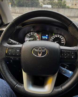 TOYOTA-HILUX-2024
