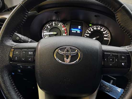 TOYOTA-HILUX-2.8 D-4D TURBO DIESEL CD SR 4X4 AUTOMÁTICO TOYOTA-HILUX-2024