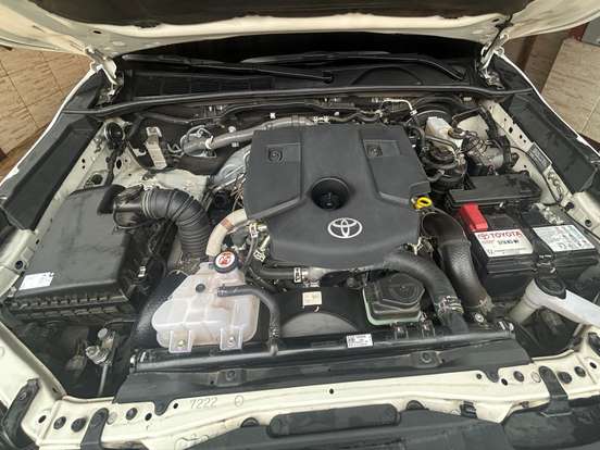 TOYOTA-HILUX-2.8 D-4D TURBO DIESEL CD SR 4X4 AUTOMÁTICO TOYOTA-HILUX-2024