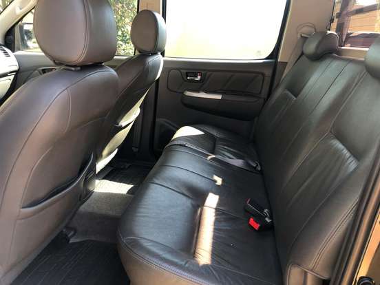 TOYOTA-HILUX-2012