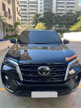 TOYOTA HILUX SW4 2.8 D-4D TURBO DIESEL SRX 7L 4X4 AUTOMÁTICO