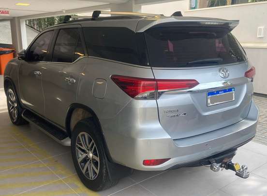 TOYOTA-HILUX SW4-2.8 SRX 4X4 7 LUGARES 16V TURBO INTERCOOLER DIESEL 4P AUTOMÁTICO TOYOTA-HILUX SW4-2018