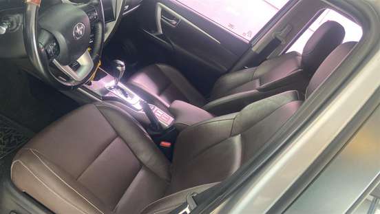 TOYOTA-HILUX SW4-2.8 SRX 4X4 7 LUGARES 16V TURBO INTERCOOLER DIESEL 4P AUTOMÁTICO TOYOTA-HILUX SW4-2018