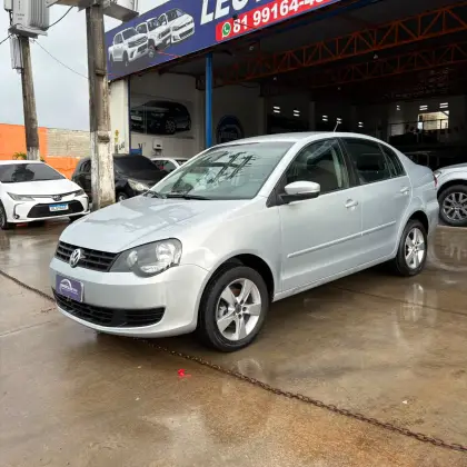 VOLKSWAGEN POLO SEDAN 1.6 MI COMFORTLINE 8V FLEX 4P MANUAL VOLKSWAGEN POLO SEDAN 1.6 MI COMFORTLINE 8V FLEX 4P MANUAL